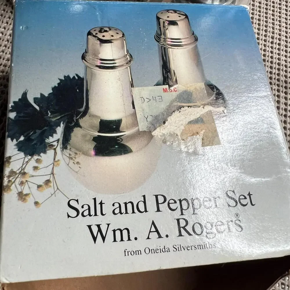 Vintage Wm. A. Rogers Silverplated Salt‎ & Pepper Shaker Set – Oneida